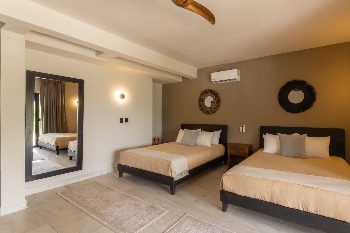 Bedroom #1 with 2 queen-size beds 
