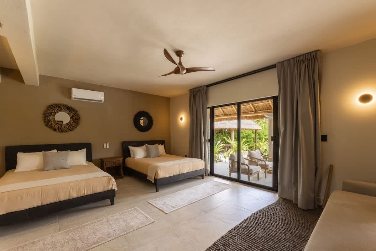Bedroom #1 with 2 queen-size beds 