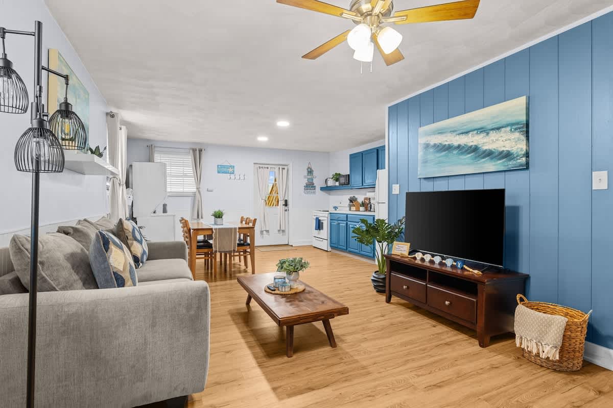 Seaside Retreat 5 Min Walk to Beach , BBQ & Fire Pit, WiFi,  Cozy & Relaxing — Norfolk, VA — vacation rental