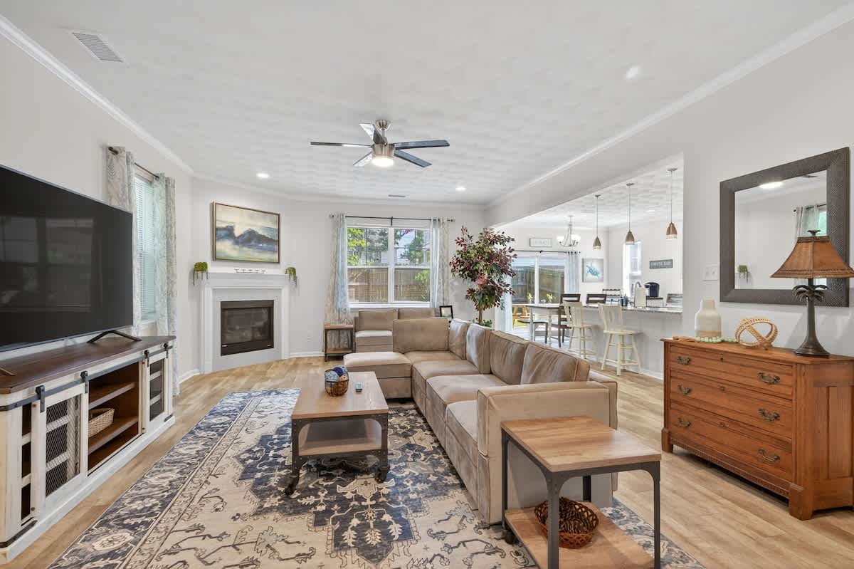 4BR home w/ fireplace & fenced yard