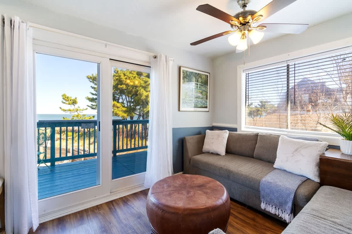 Coastal 2BR stay w/ balcony — Norfolk, VA — vacation rental