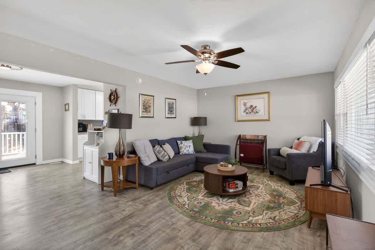 BrickHaven~ Big Yard~Garage~Cozy~Peaceful Street