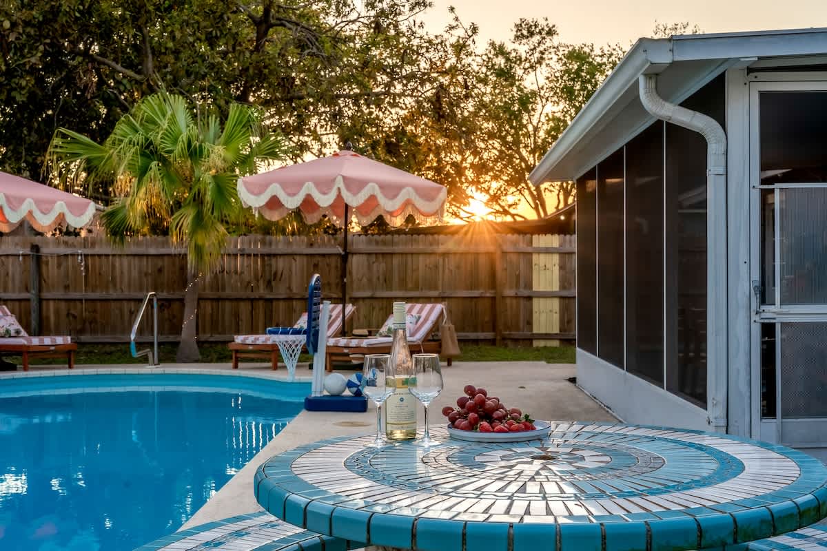 Outdoor Oasis: Dive into relaxation with a sparkling pool, vibrant decor, and sunset views!