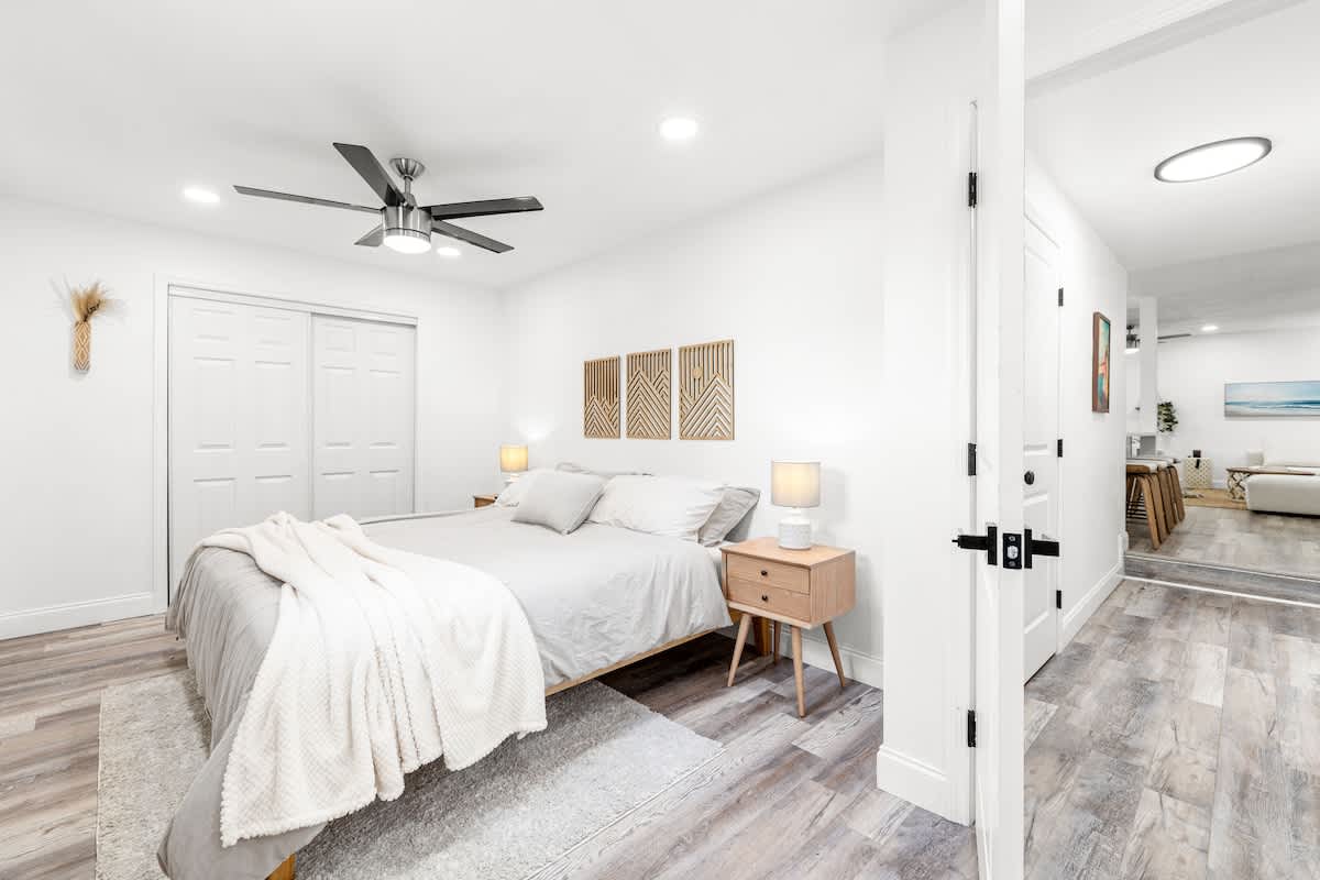 Bright 4BR home w pool & outdoor dining