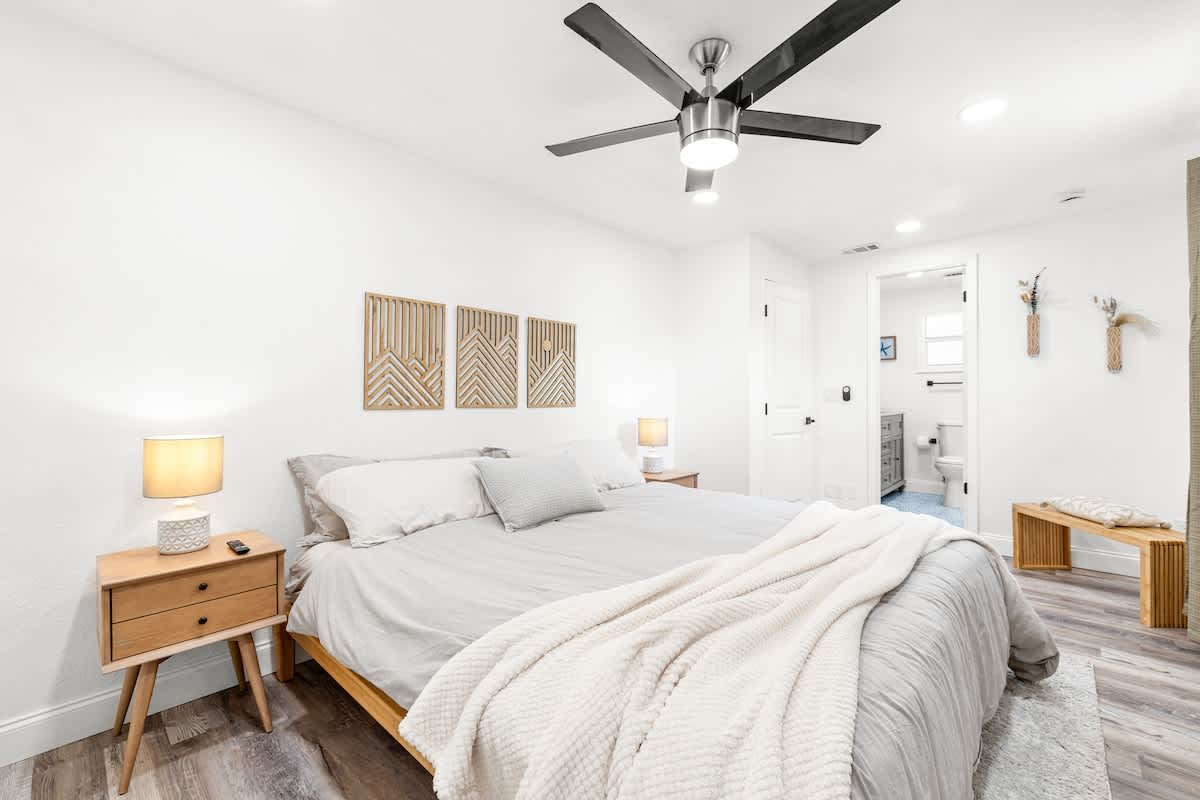 Bright 4BR home w pool & outdoor dining