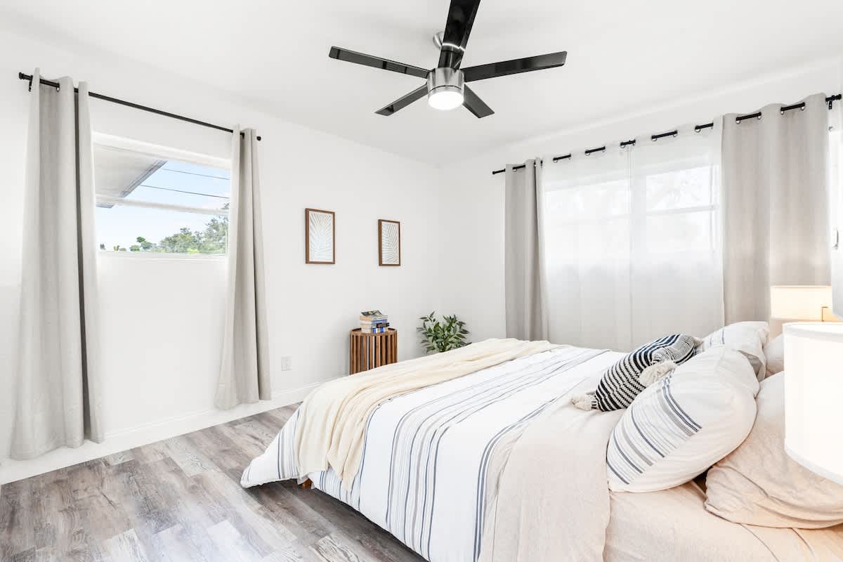 Bright 4BR home w pool & outdoor dining