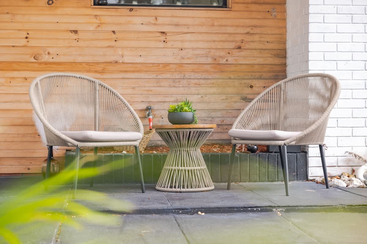 Bright 4BR home w pool & outdoor dining