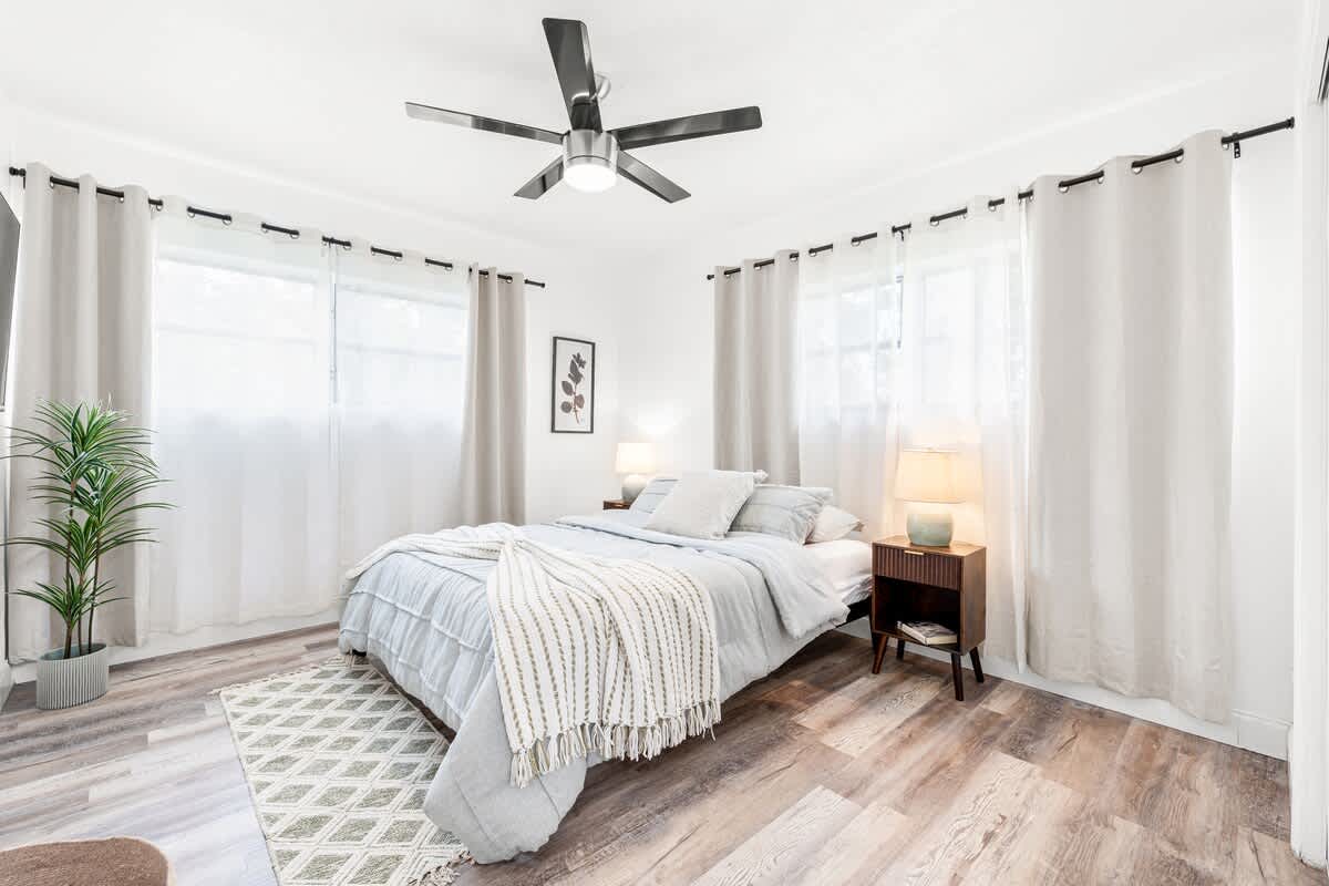 Bright 4BR home w pool & outdoor dining