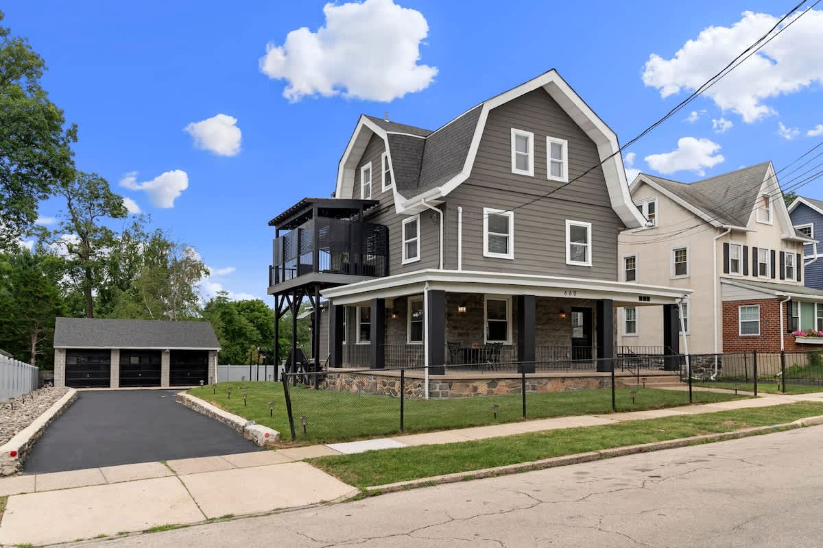 Brand New 3BDR | Downtown Ardmore | Deck | Parking