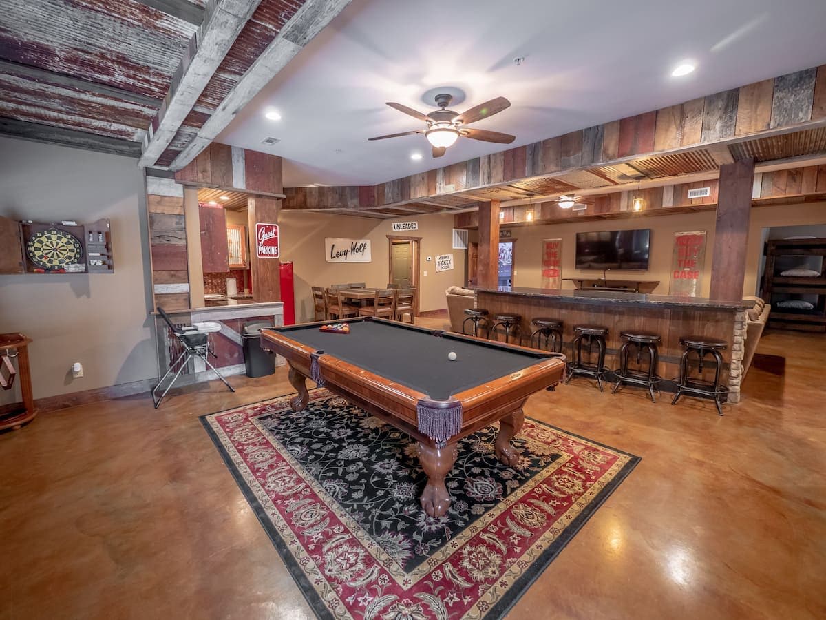 Sleeps 30 • Theater • Game Room • Big Cedar Area — Ridgedale, MO — vacation rental