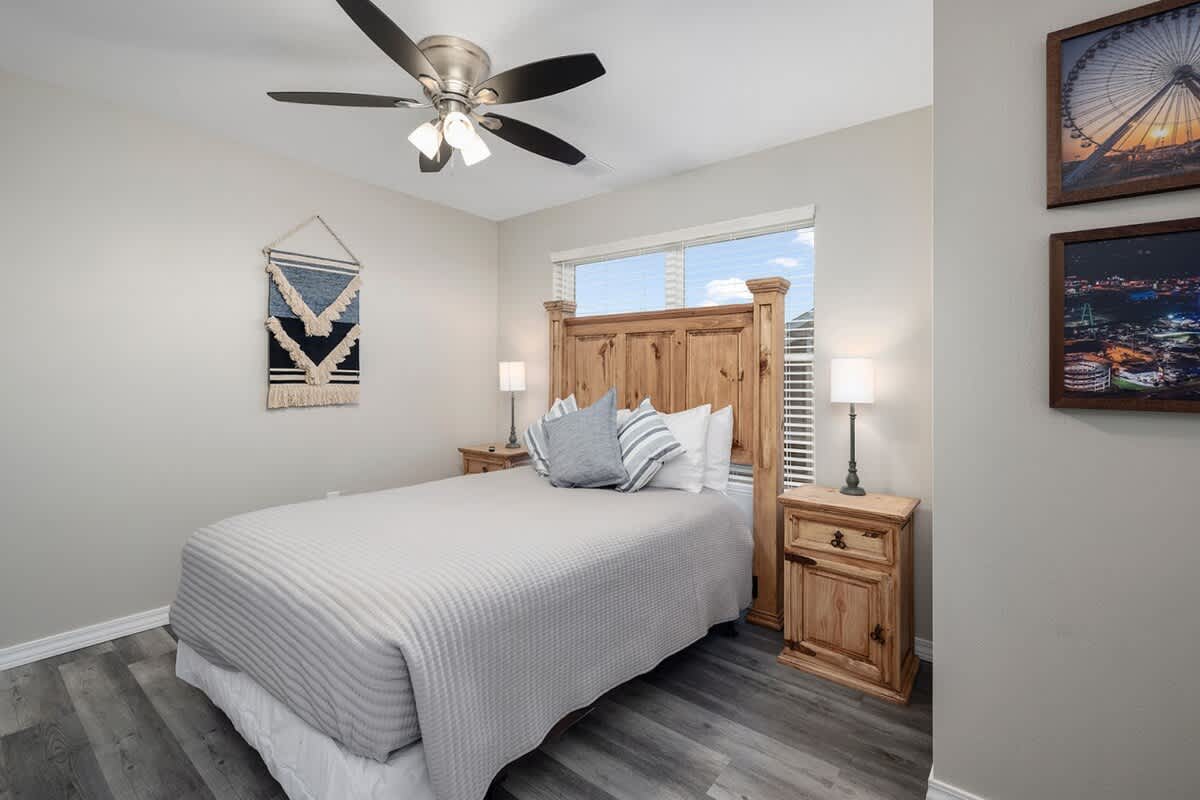Upstairs bedrroom-Full Bed
