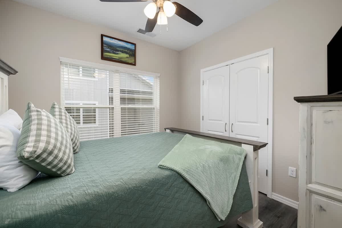 2nd Bedroom-Queen Bed