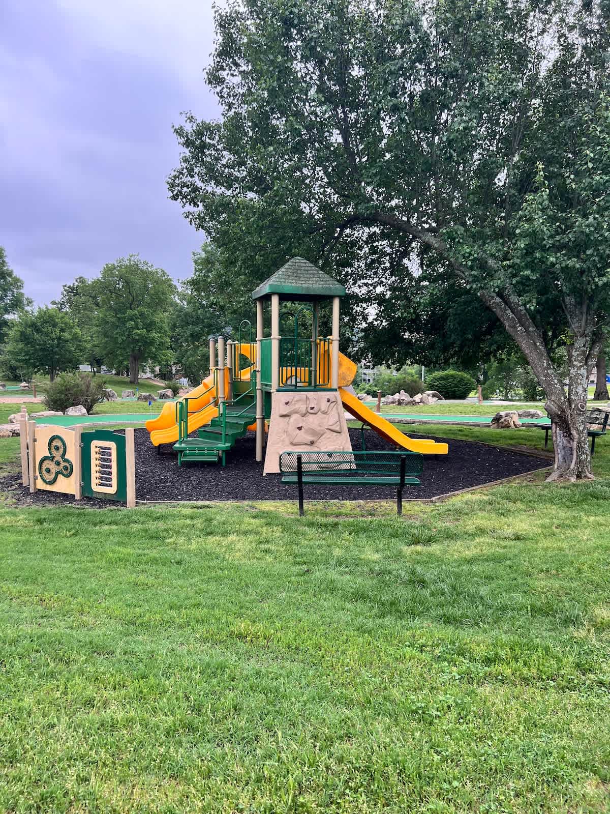 Fun outdoor playcenter for the kiddos