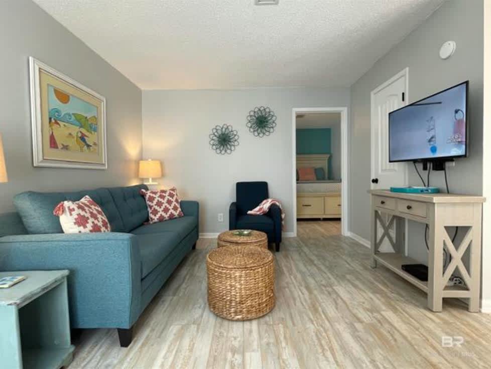 Pet Friendly Beach Access Sleeps 6 Hangout Nearby — Gulf Shores, AL — vacation rental