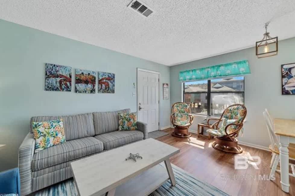 Pet Friendly Beach Access Hangout Nearby Sleeps 6 — Gulf Shores, AL — vacation rental