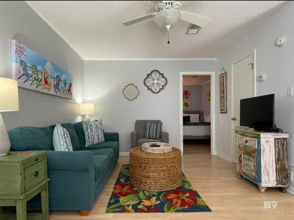 Pet Friendly Beach Access Sleeps 6 Paradise Isle — Gulf Shores, AL — vacation rental