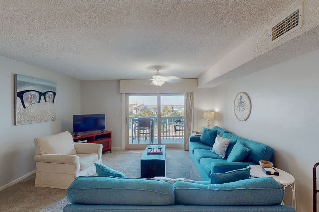 Little Lagoon Beach Access Fishing Pier Sleeps 8! — Gulf Shores, AL — vacation rental