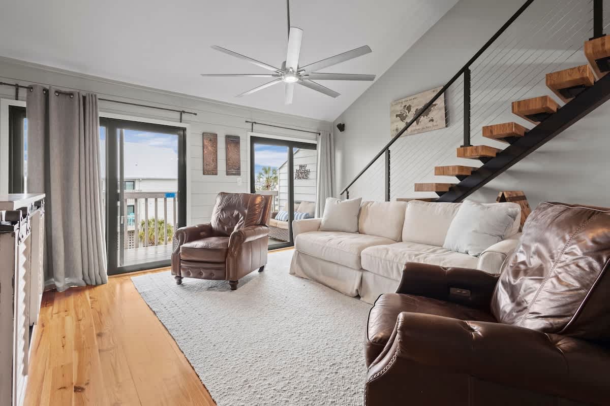 Waterfront condo Boat Slip Nearby Beach Sleeps 8! — Orange Beach, AL — vacation rental