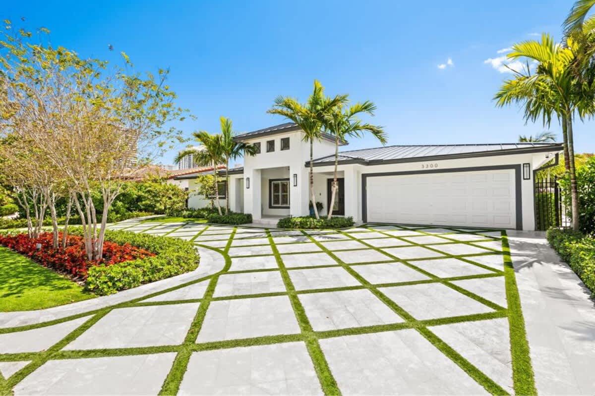 Coral Hall – Where the intracoastal meets luxury