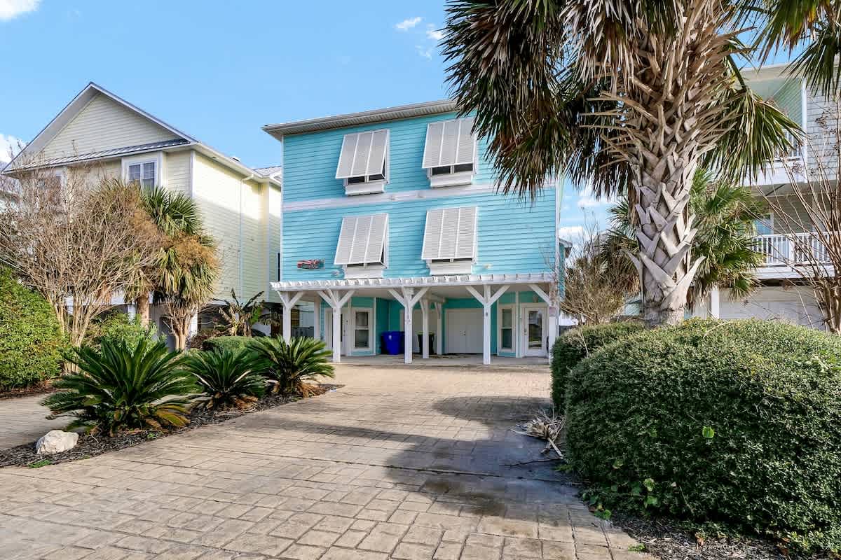 Salty Dog-a block from the beach — Carolina Beach, NC — vacation rental