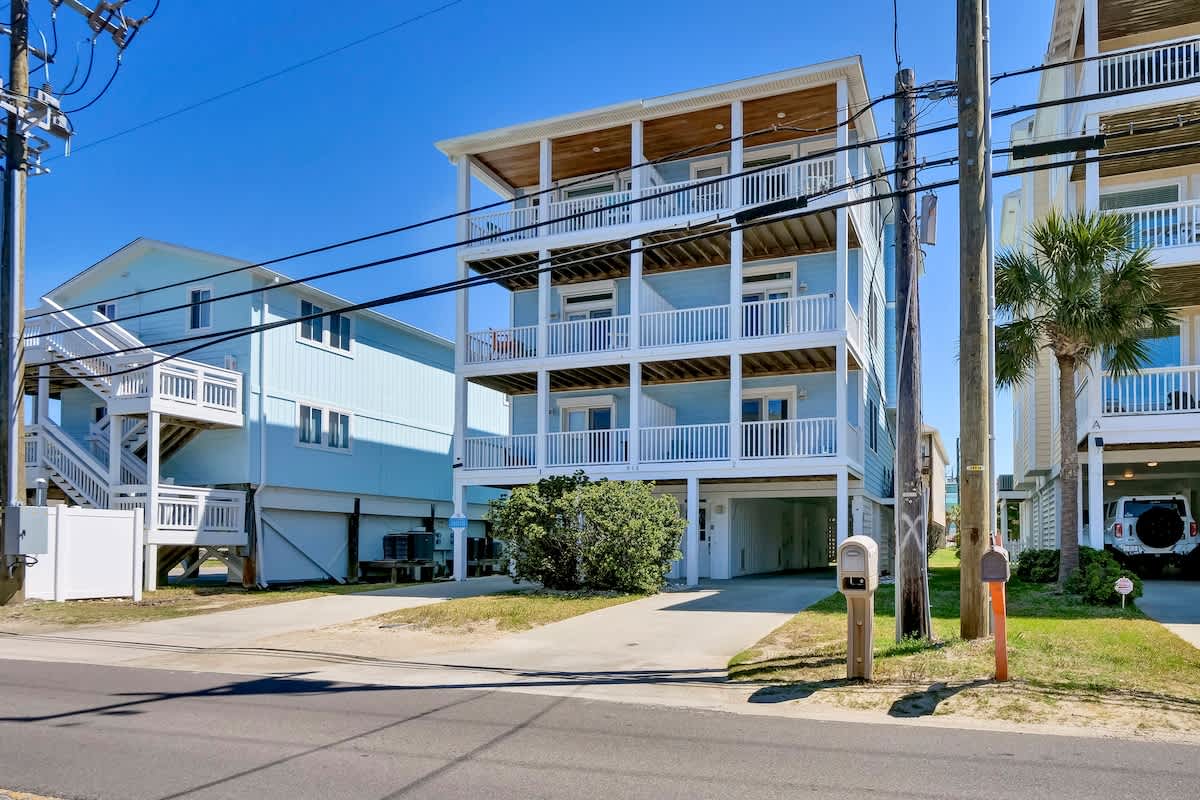 Paws & Relax Island Retreat — Carolina Beach, NC — vacation rental