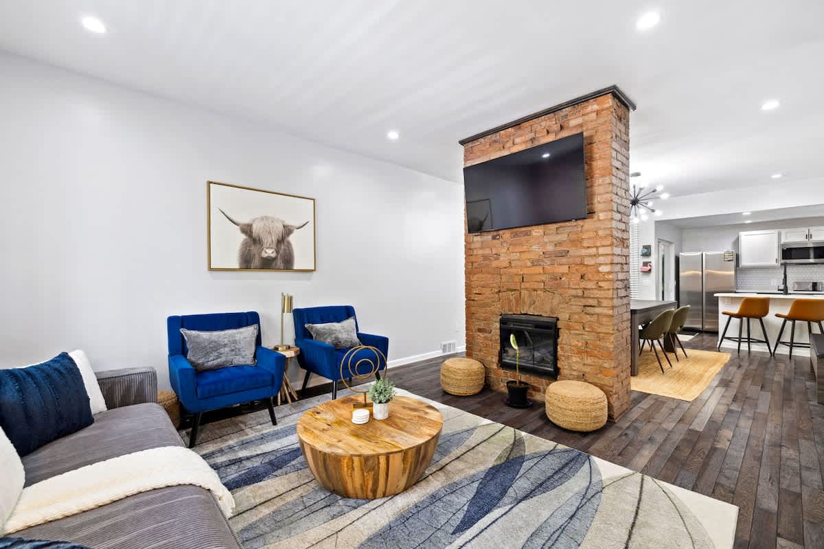 2 King Beds w Hot Tub Near Butler St