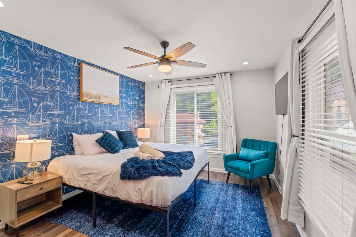 2 King Beds w Hot Tub Near Butler St