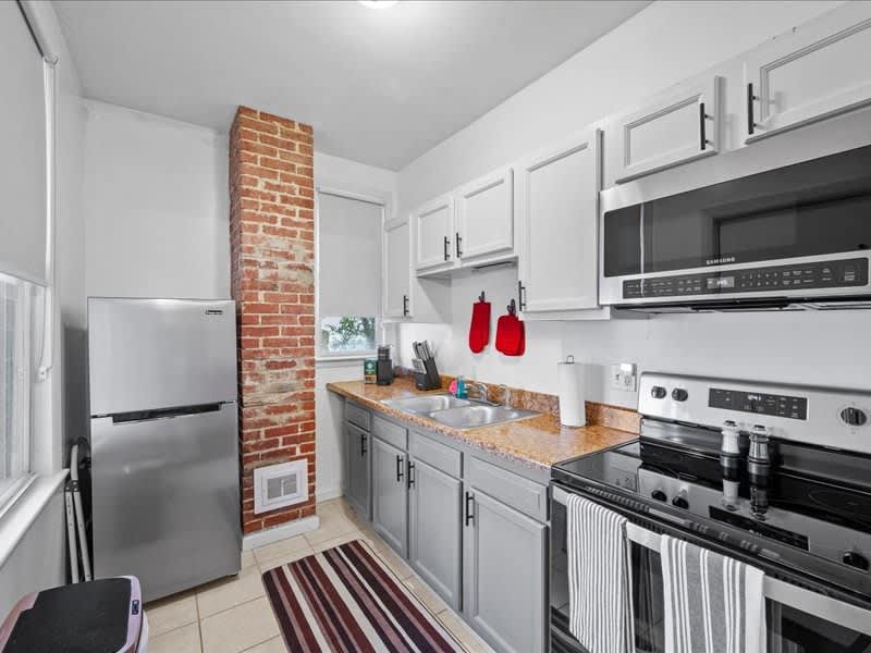 Pet Friendly | King Bed | Parking | Near PNC Park