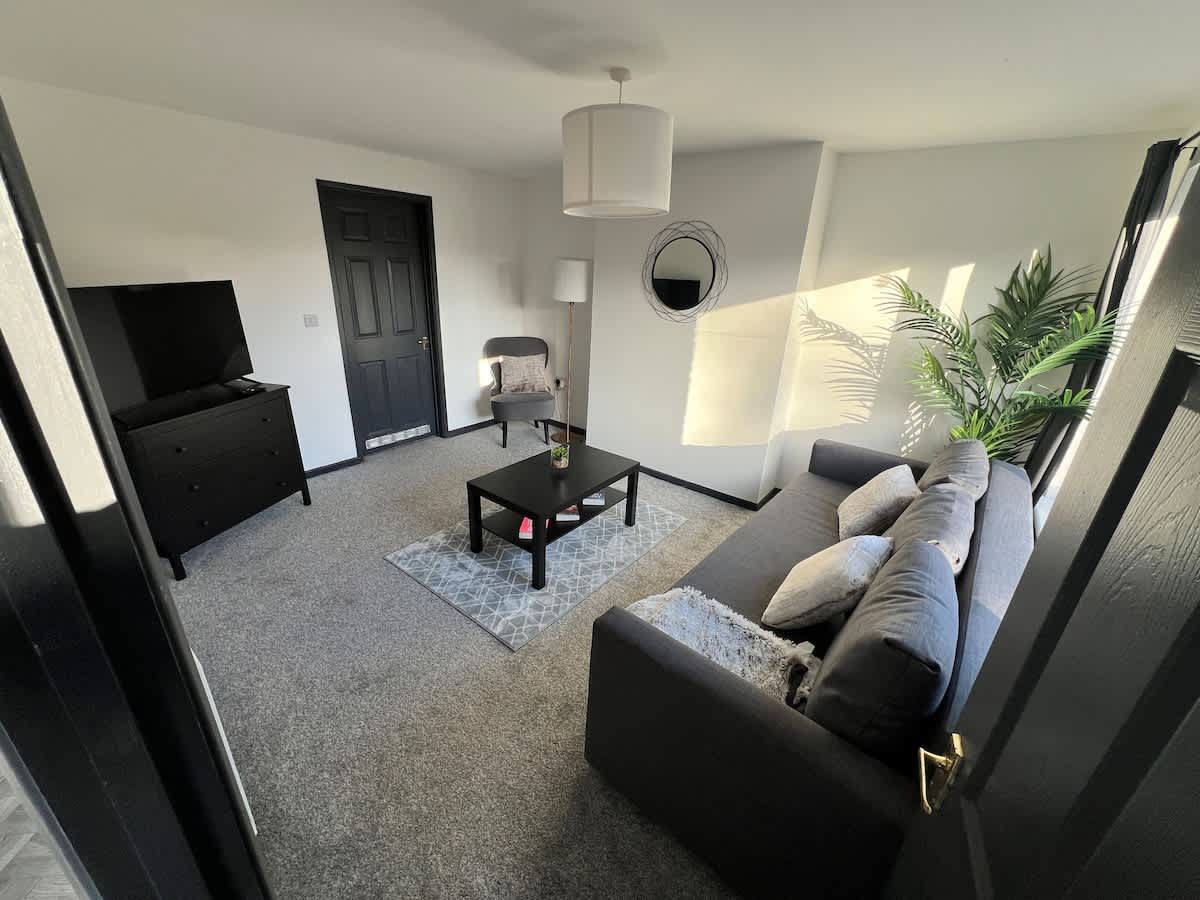 Modern 3 Bed House-Free Parking - Foto 1