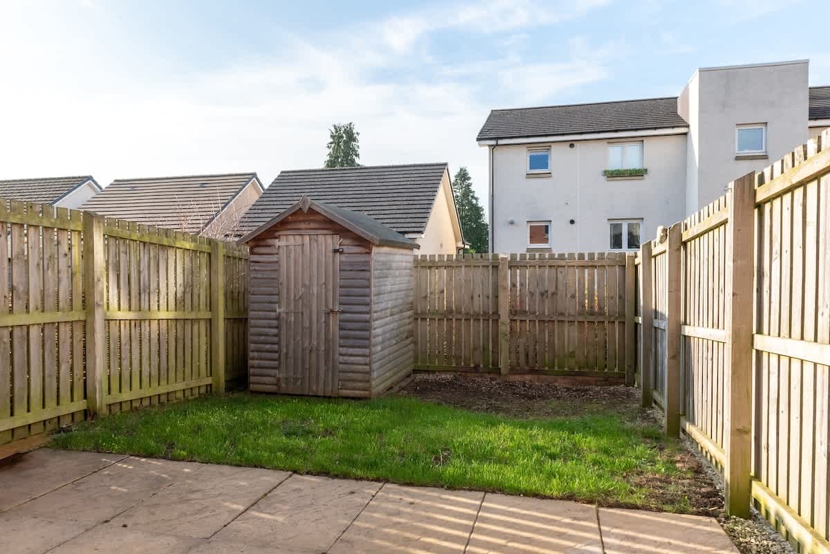 4 Bedroom House - Free Parking