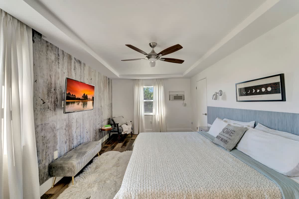 Pool & Outdoor Patio Miles from Charlotte Harbor