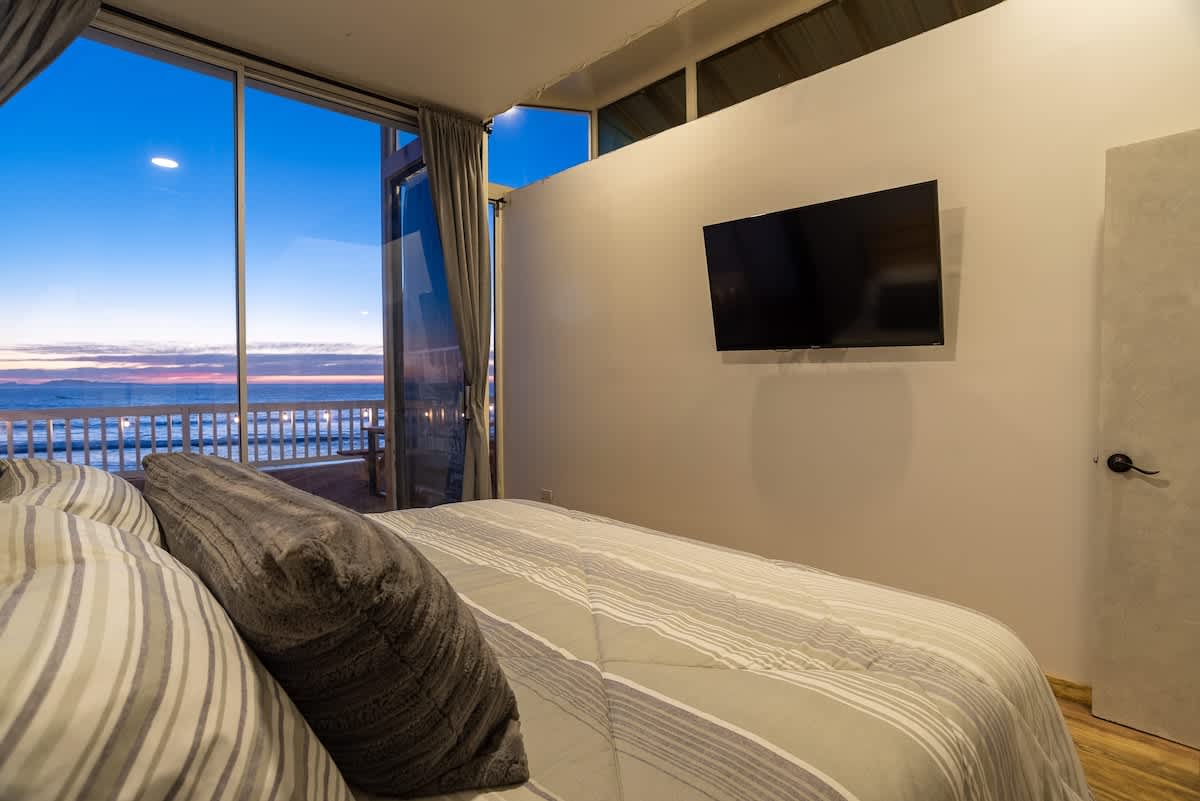 Oceanfront Sunset Container 30