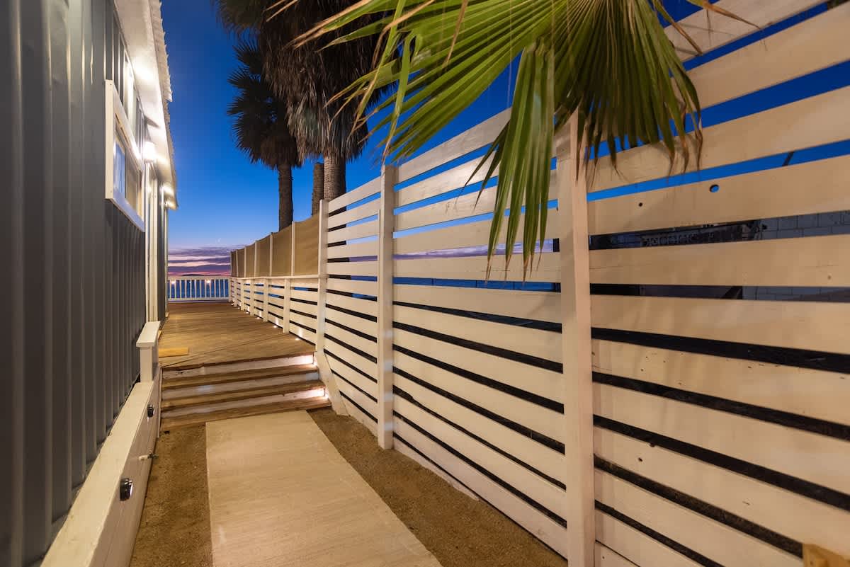 Oceanfront Sunset Container 37