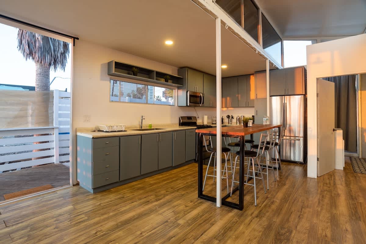 Oceanfront Sunset Container 15