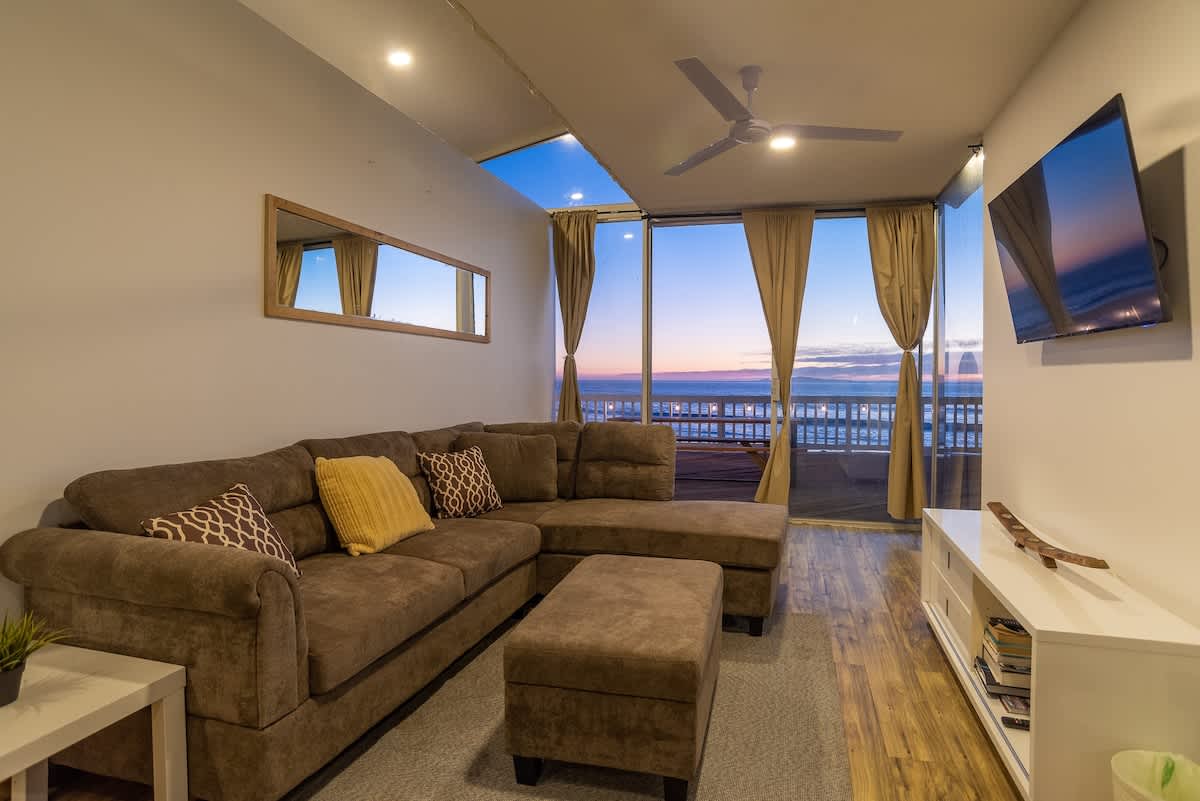 Oceanfront Sunset Container 28