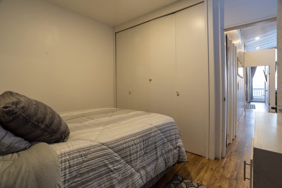 Oceanfront Sunset Container 18