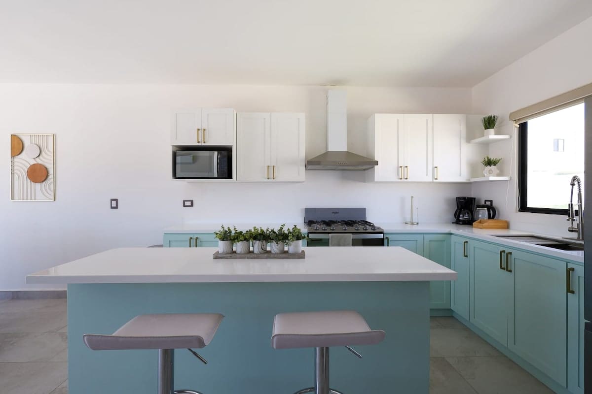 3BR Home w Terrace View nr VDG 6