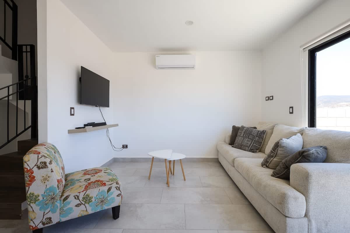 3BR Home w Terrace View nr VDG 4