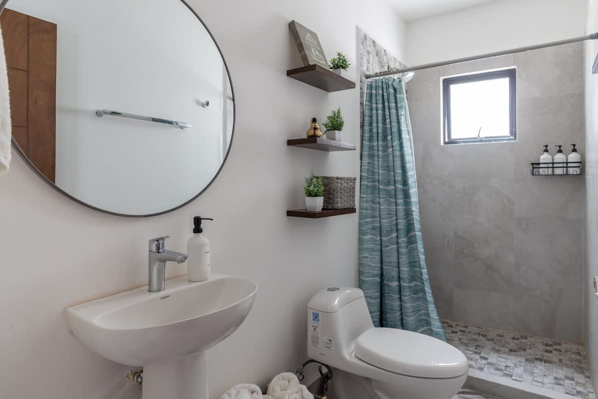 3BR Home w Terrace View nr VDG 7