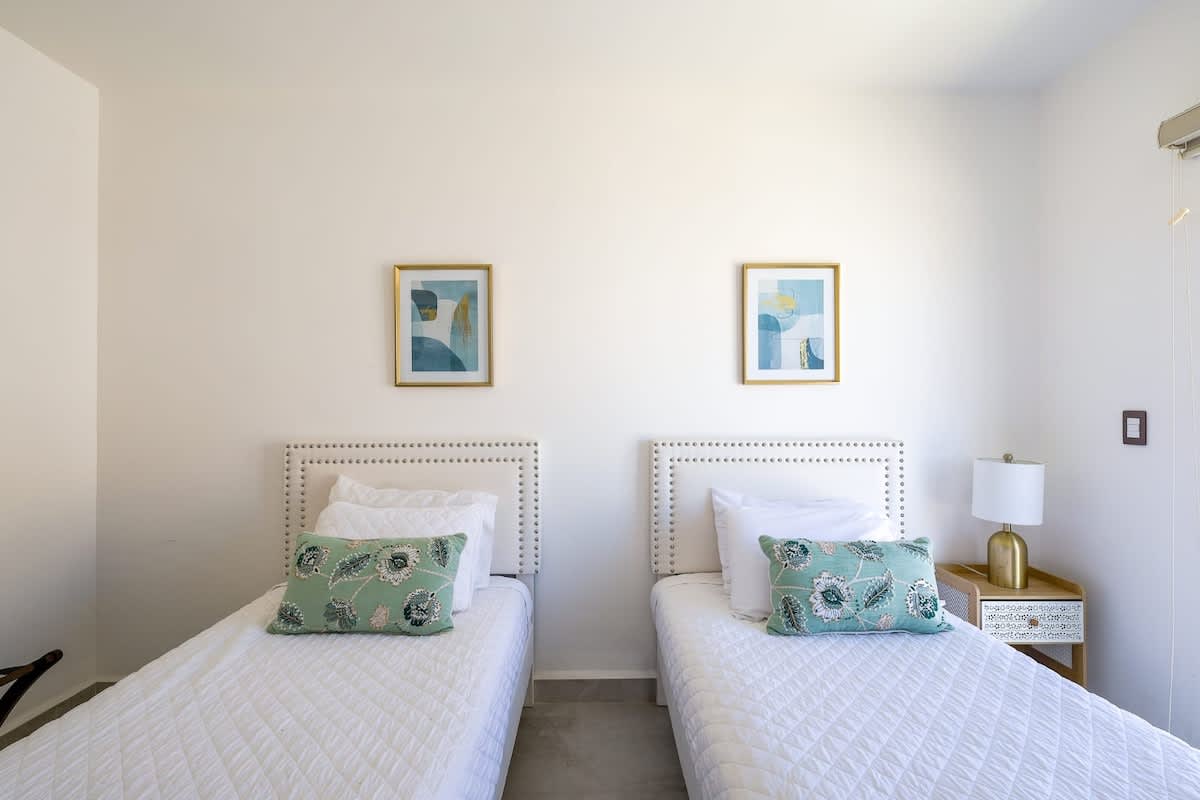 3BR Home w Terrace View nr VDG 18