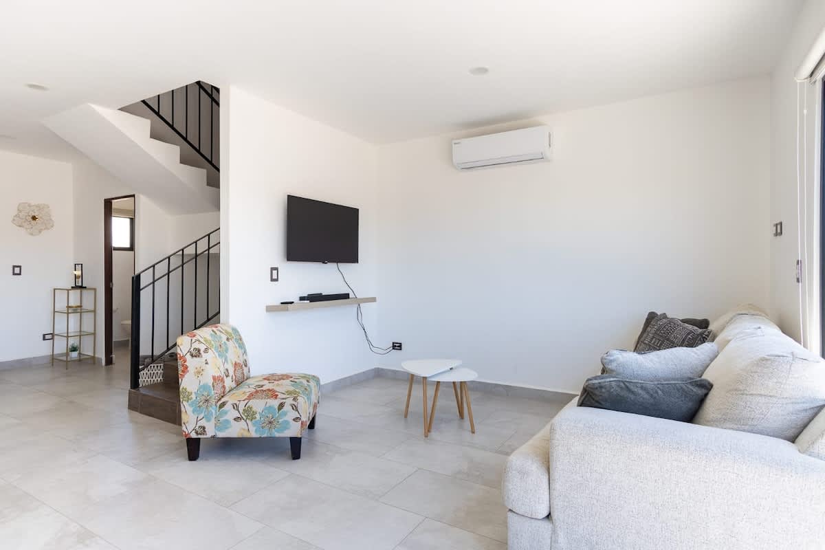 3BR Home w Terrace View nr VDG 25