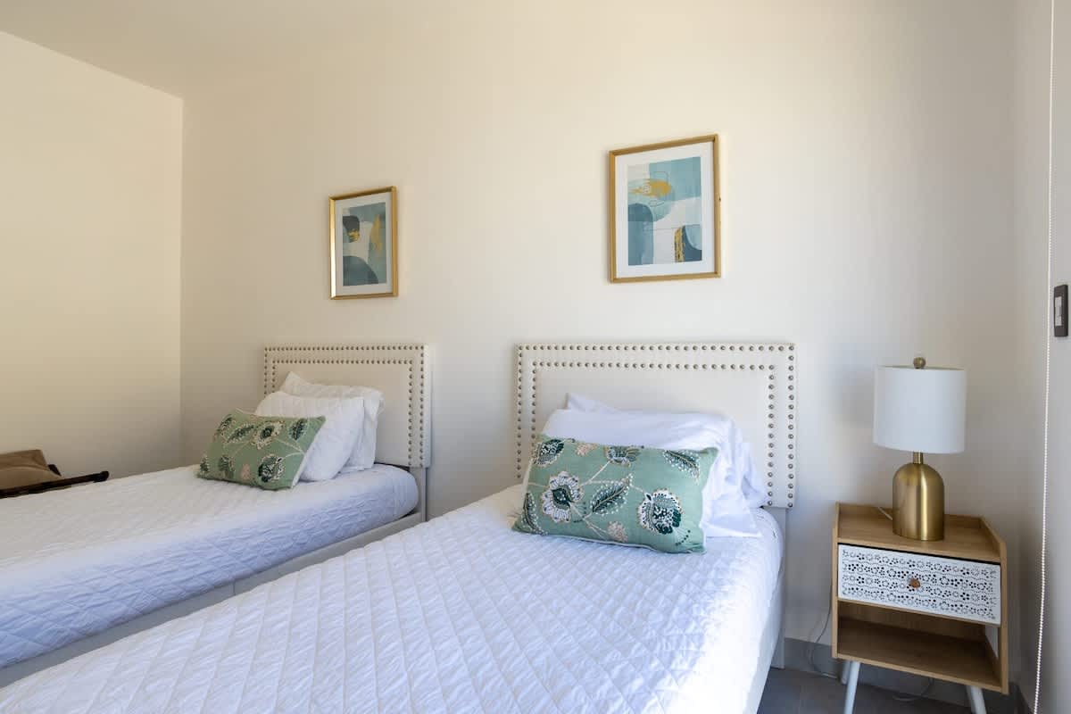 3BR Home w Terrace View nr VDG 11