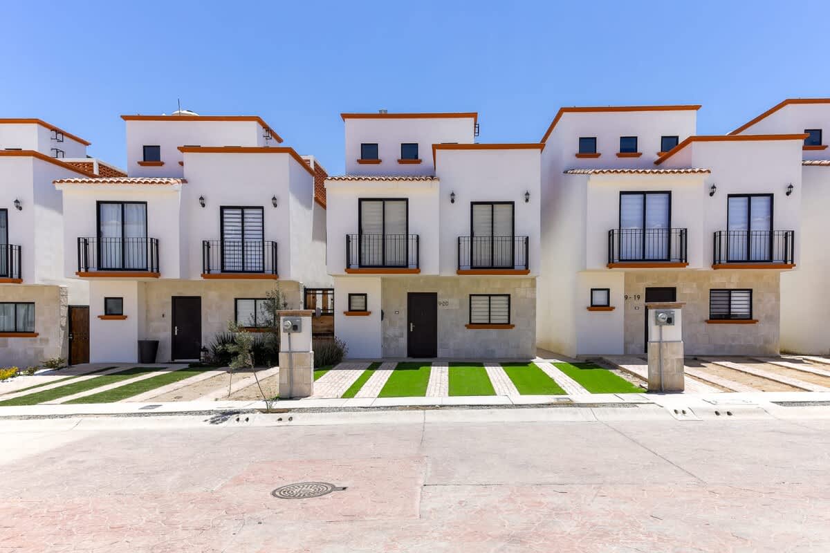 3BR Home w Terrace View nr VDG