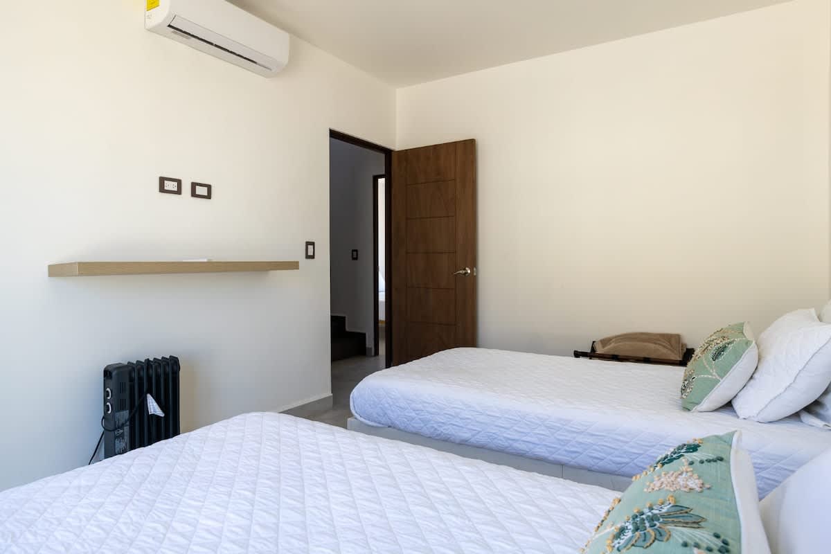 3BR Home w Terrace View nr VDG 8