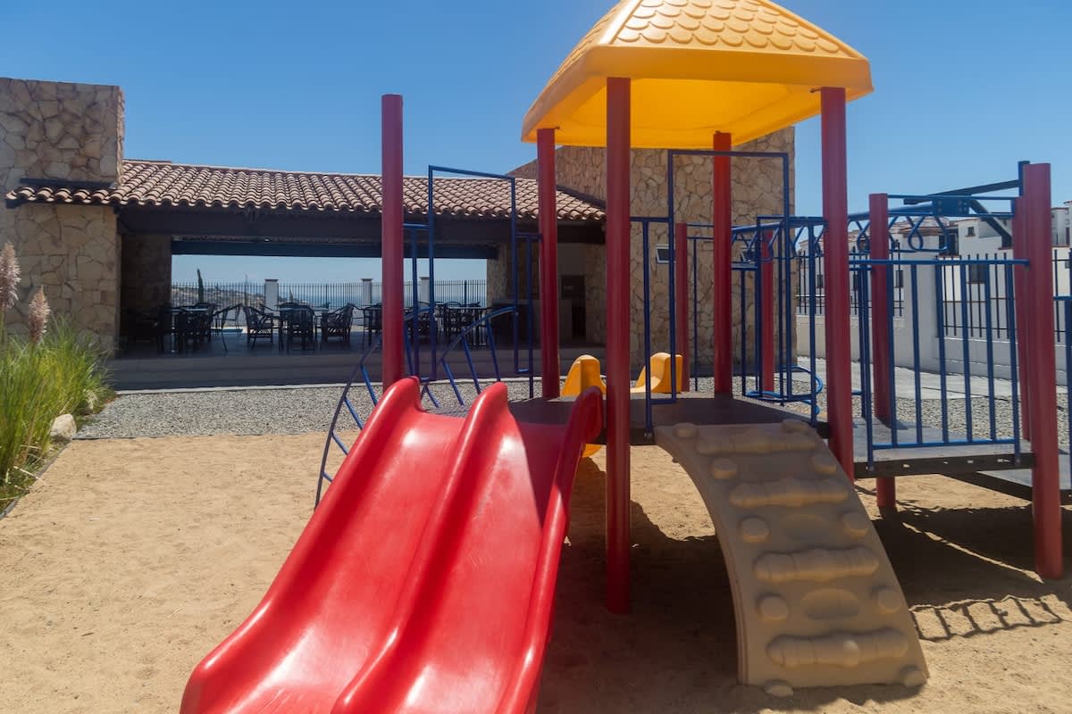 3BR Home w Terrace View nr VDG 23