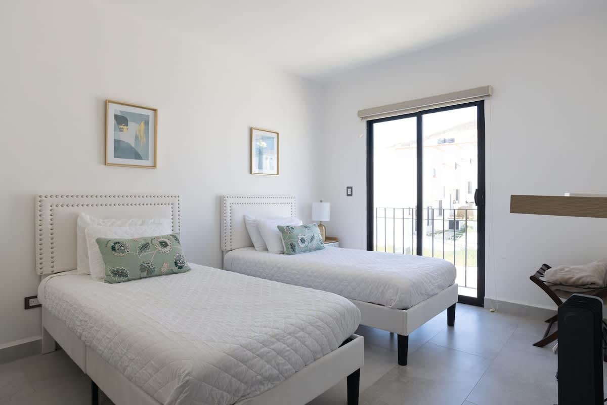 3BR Home w Terrace View nr VDG 10