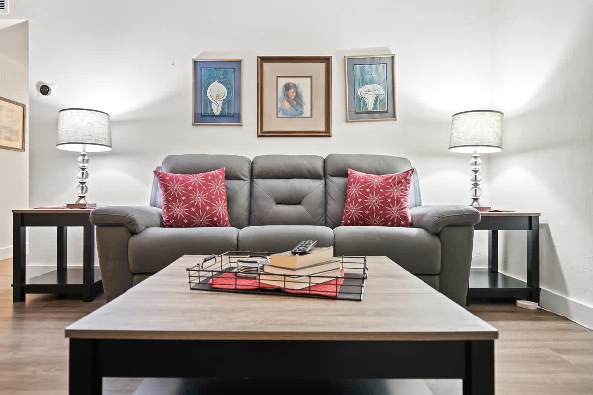 UofA & Gem Show Access | Charming 2BR Duplex Unit — Tucson, AZ — vacation rental