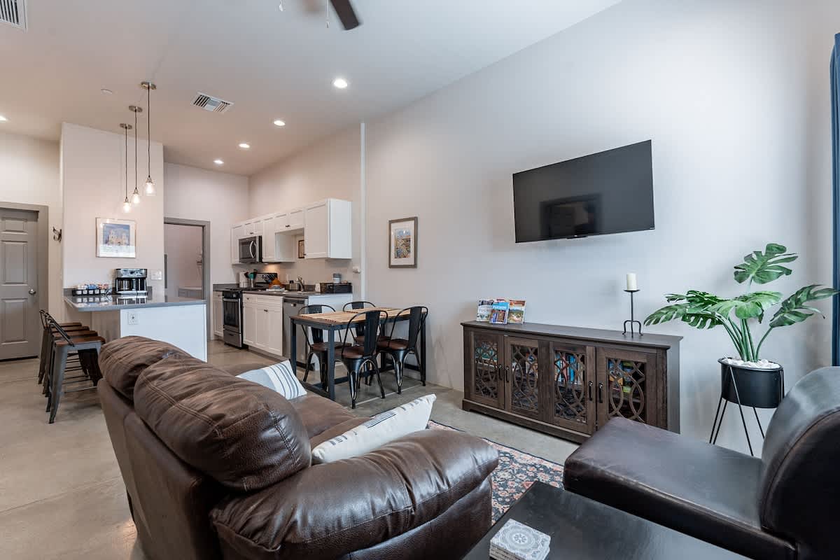 Cozy 2BR Tucson Home | Near UofA & Gem Shows — Tucson, AZ — vacation rental