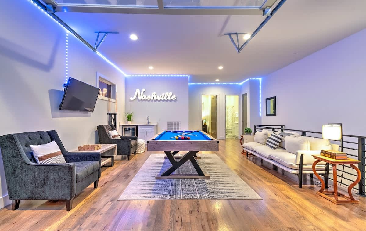 Two Luxe Homes - Great for large groups! 26 beds! — Berry Hill, TN — vacation rental
