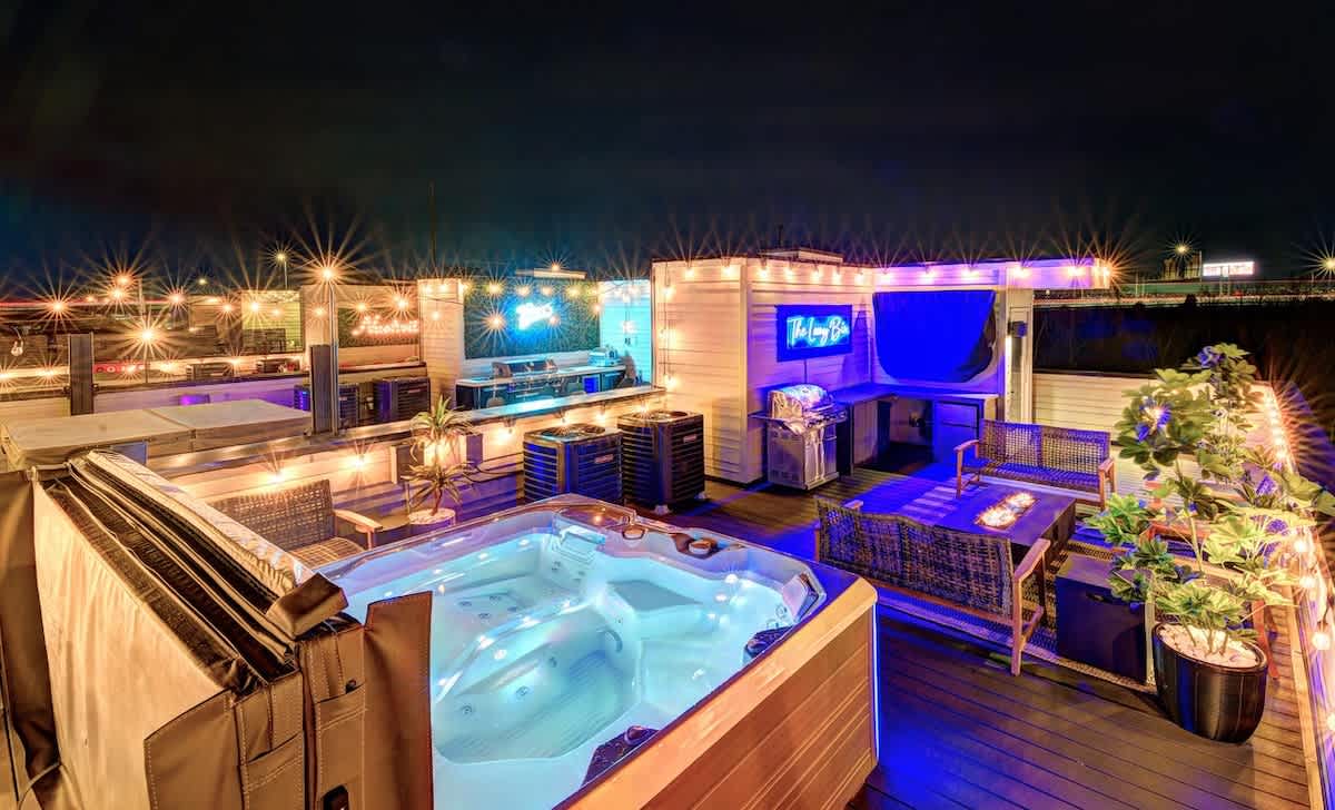 Expansive 4BR/5BA DT Home with Hot Tub & Game Room — Nashville, TN — vacation rental
